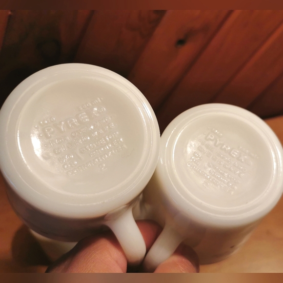 Set of 4 Pyrex Cups - Picture 7 of 7